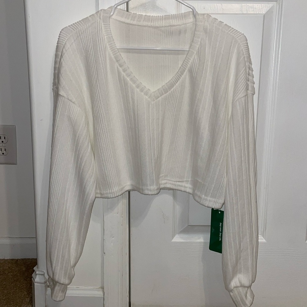 v neck white long sleeves crop top